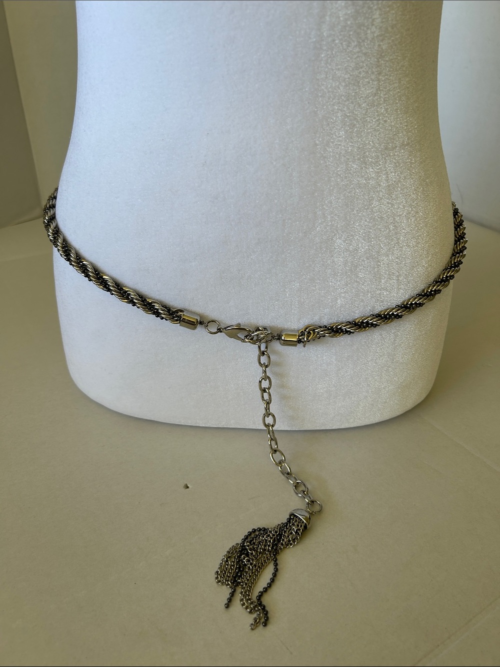 METAL SILVER TONE TASSEL TWISTED CHAIN LINK BELT 198OS VINTAGE